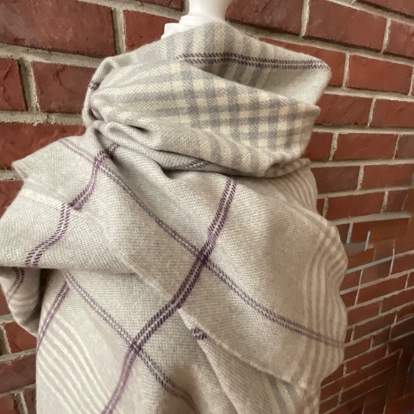 The Woollen Market Ireland 100%Merino Wool Throw Blanket Wrap Shawl 29”x78”NWOT - Picture 10 of 13